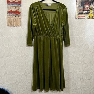 Piper and Scoot Green Velvet Wrap Dress Size large